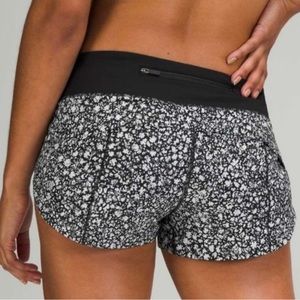 LULULEMON black and white speed ups 2.5